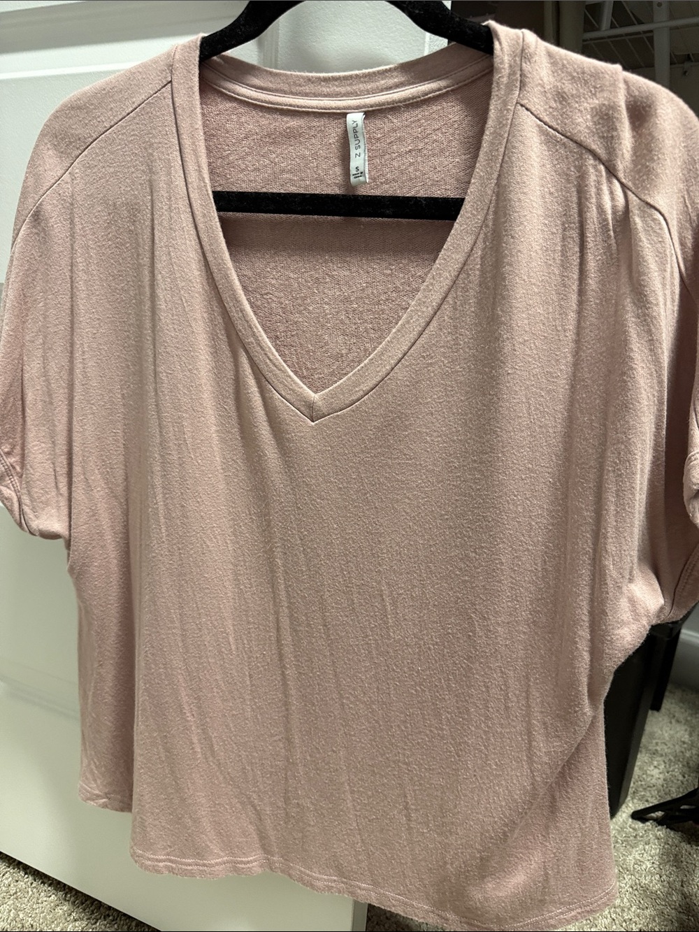Z Supply V-Neck Short Sleeve Top in Dusty Rose